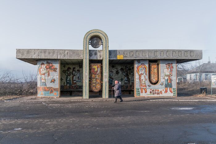 30 Most Bizarre-Looking Bus Stops Captured By Christopher Herwig (New Pics) 30 Most Bizarre-Looking Bus Stops Captured By Christopher Herwig (New Pics)