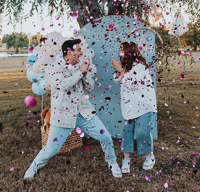 30 People Share Social Norms That They Find Weird, Make A Lot Of Hilariously Valid Points 30 People Share Social Norms That They Find Weird, Make A Lot Of Hilariously Valid Points