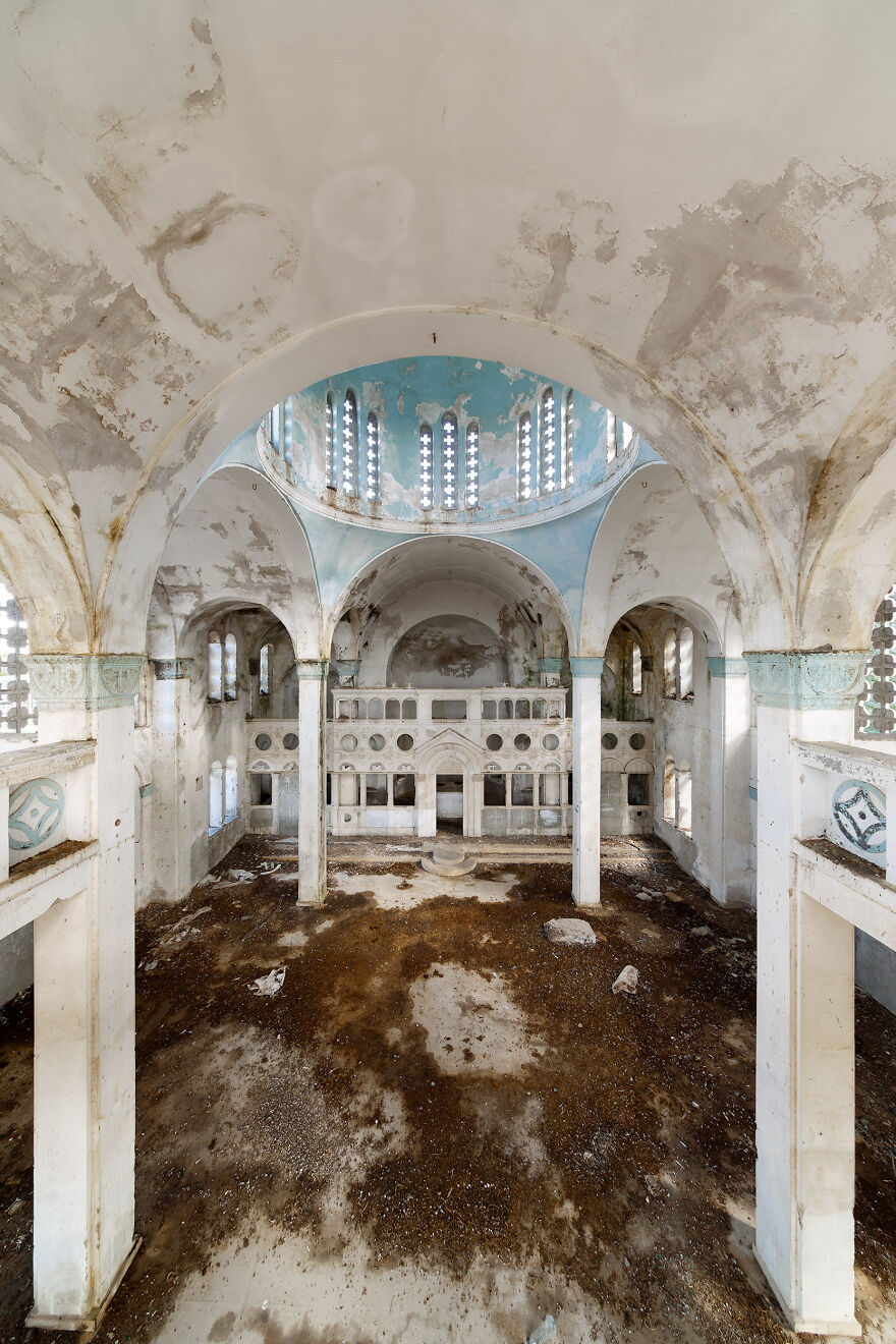 &#8220;The Echo Of The Forgotten Sacred&#8221;: I Explored The Most Beautiful Abandoned Religious Places (32 Pics)