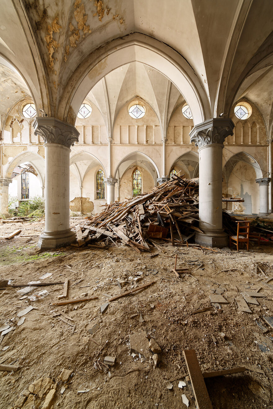 &#8220;The Echo Of The Forgotten Sacred&#8221;: I Explored The Most Beautiful Abandoned Religious Places (32 Pics)