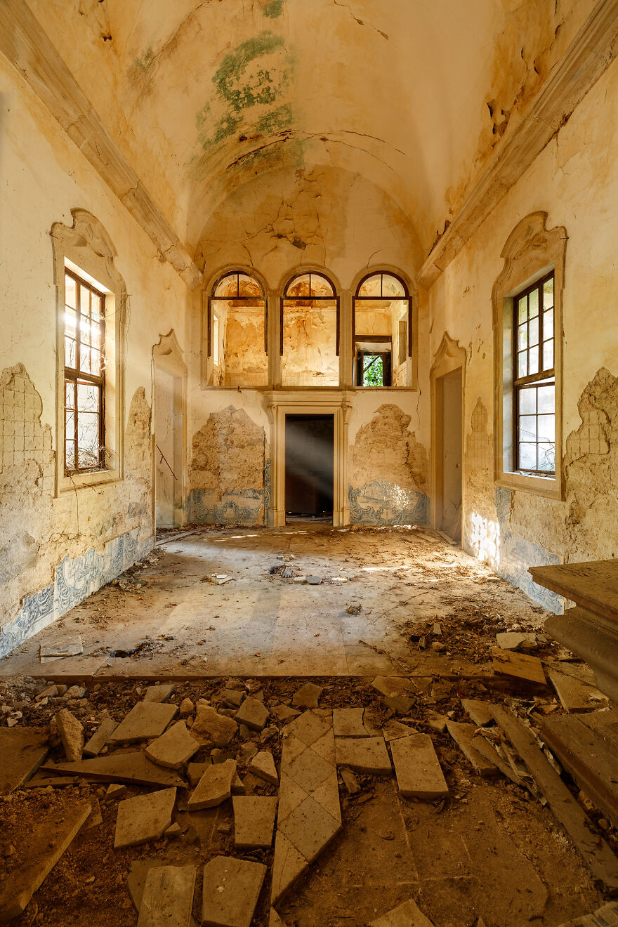 &#8220;The Echo Of The Forgotten Sacred&#8221;: I Explored The Most Beautiful Abandoned Religious Places (32 Pics)