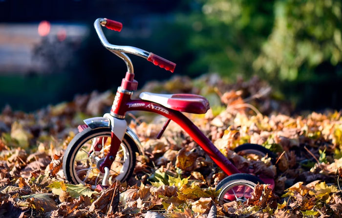 &ldquo;I Won&rdquo;: Woman Puts A Stop To Neighbor’s Kids Trashing The Sidewalk By Beating Them At Their Game