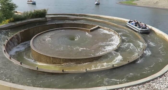 30 Unnerving Pics That Are A Big “Nope, I’m Outta Here” For People With Submechanophobia (New Pics) 30 Unnerving Pics That Are A Big “Nope, I’m Outta Here” For People With Submechanophobia (New Pics)