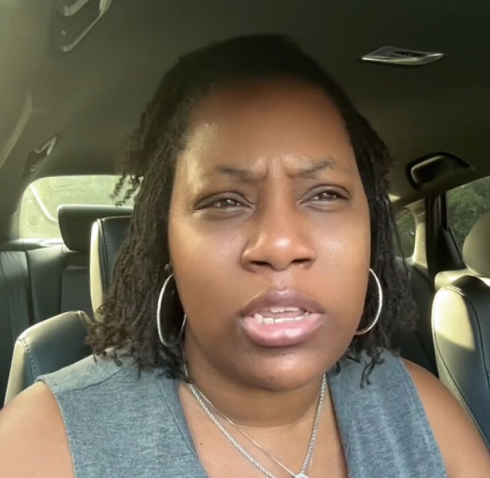 Son Calls Mom, Asking Her To Bring His Wallet After Drawer Comes Up Short, She Gets Suspicious Son Calls Mom, Asking Her To Bring His Wallet After Drawer Comes Up Short, She Gets Suspicious