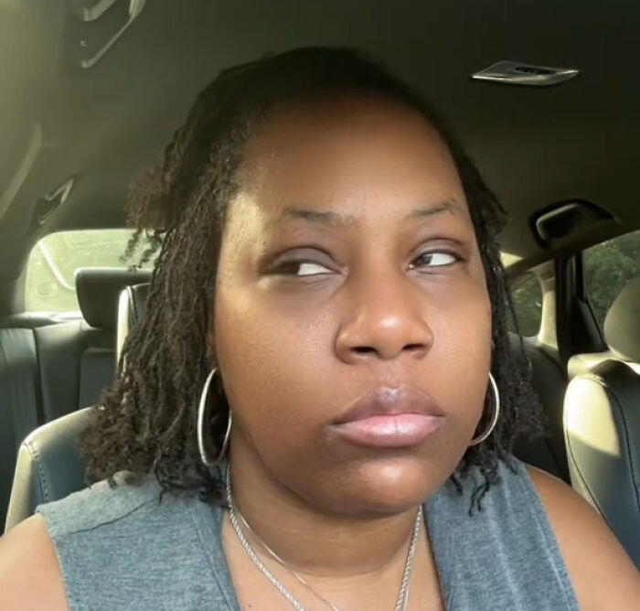 Son Calls Mom, Asking Her To Bring His Wallet After Drawer Comes Up Short, She Gets Suspicious Son Calls Mom, Asking Her To Bring His Wallet After Drawer Comes Up Short, She Gets Suspicious