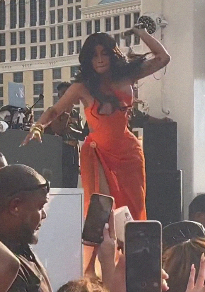 Cardi B Was Splashed By A Drink Thrown By Fan While She Was Performing, So She Fought Back
