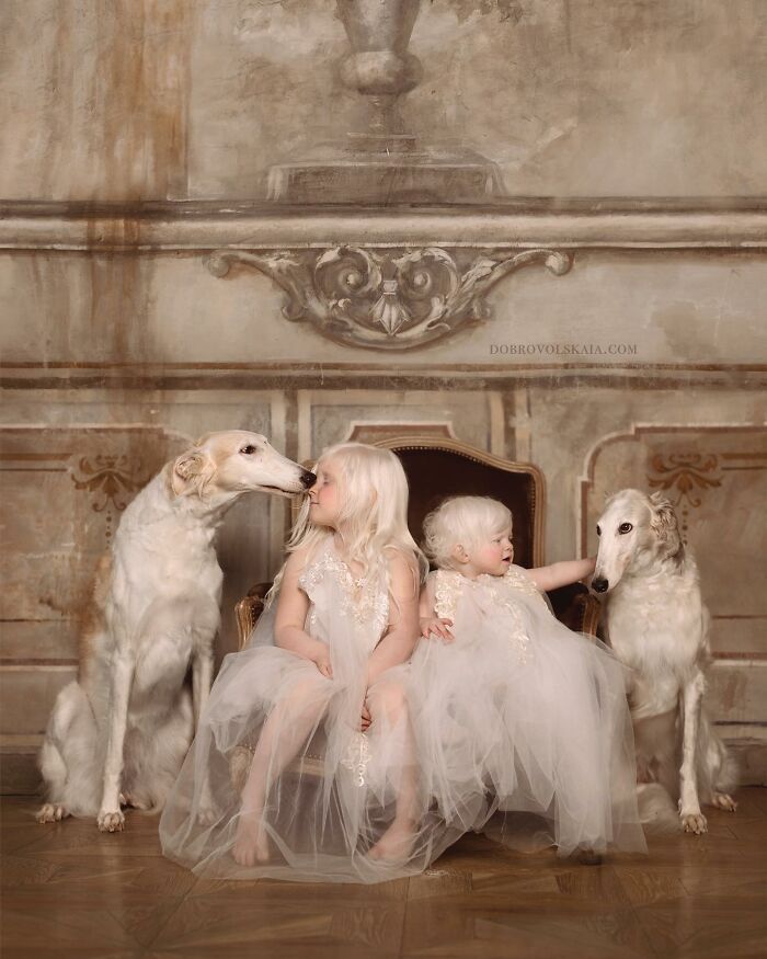 28 Images Showing The Incredible Bond Between Animals And People By This Photographer (New Pics) 28 Images Showing The Incredible Bond Between Animals And People By This Photographer (New Pics)