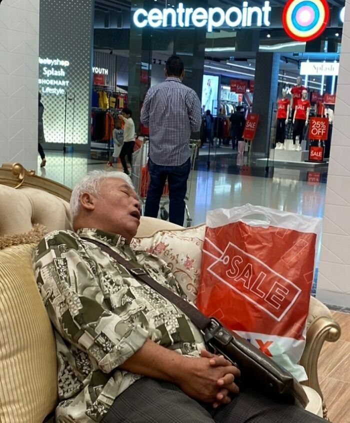 30 Times People Spotted Men Having A Miserable Time While Shopping And Just Had To Take A Pic (New Pics) 30 Times People Spotted Men Having A Miserable Time While Shopping And Just Had To Take A Pic (New Pics)