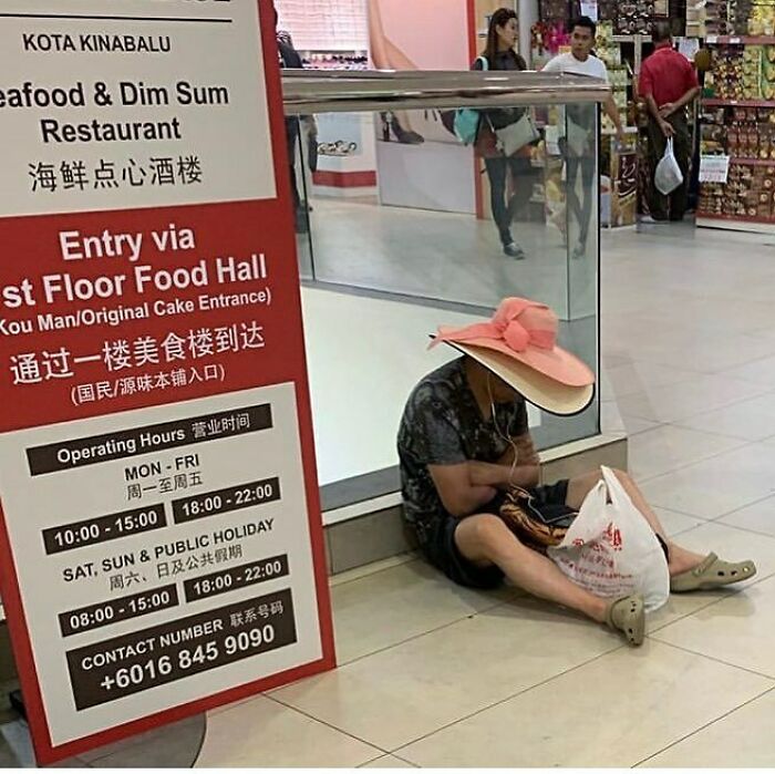 30 Times People Spotted Men Having A Miserable Time While Shopping And Just Had To Take A Pic (New Pics) 30 Times People Spotted Men Having A Miserable Time While Shopping And Just Had To Take A Pic (New Pics)