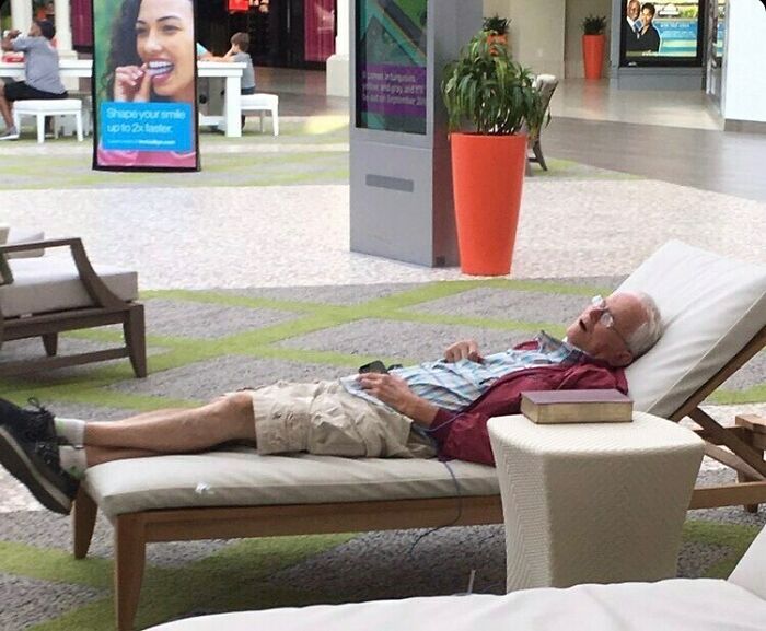 30 Times People Spotted Men Having A Miserable Time While Shopping And Just Had To Take A Pic (New Pics) 30 Times People Spotted Men Having A Miserable Time While Shopping And Just Had To Take A Pic (New Pics)