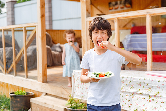 Woman Looks Aunt “Dead In The Eye” And Chugs Beer After Being Told She Needed To Watch The Kids Woman Looks Aunt “Dead In The Eye” And Chugs Beer After Being Told She Needed To Watch The Kids