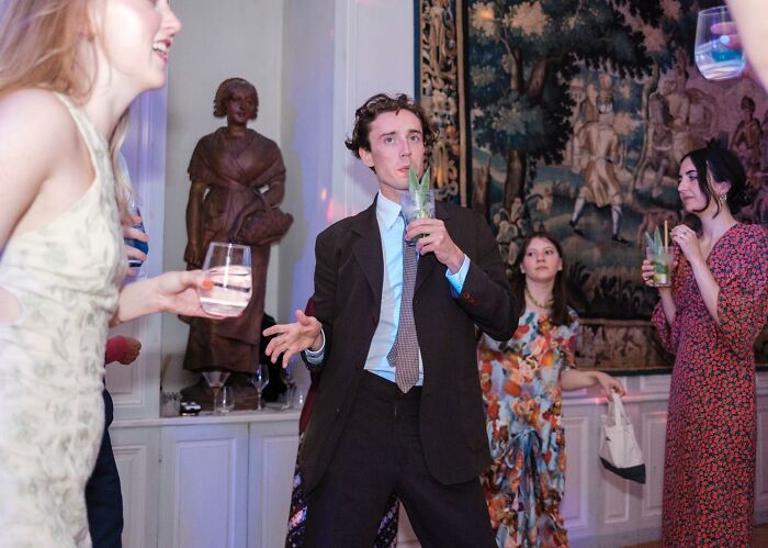 25 Unfiltered Wedding Pics By Ian Weldon That Are As Funny As They Are Chaotic (New Pics)