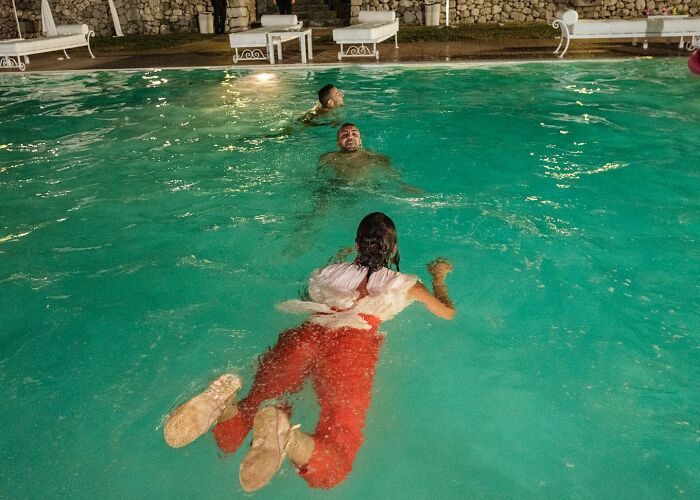 25 Unfiltered Wedding Pics By Ian Weldon That Are As Funny As They Are Chaotic (New Pics)