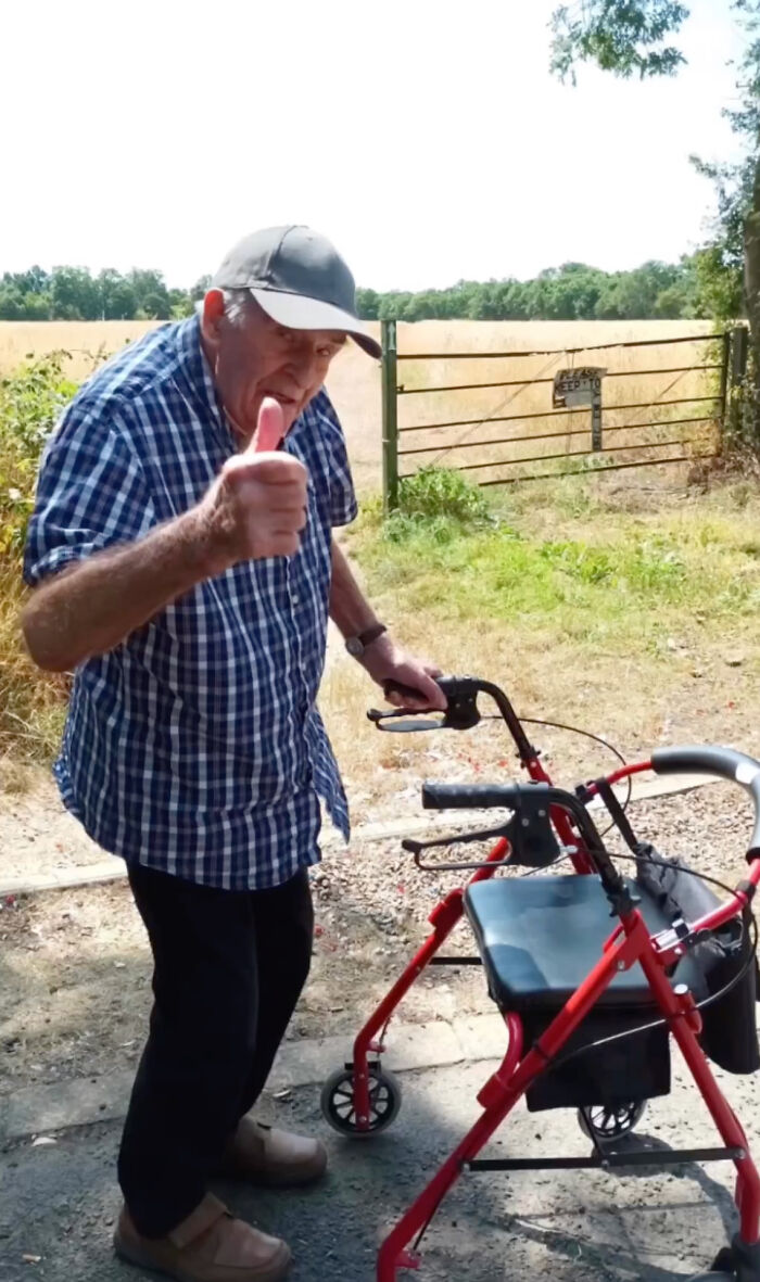 Bride Swaps Flower Girls For ‘Flower Grandpa’ Bride Swaps Flower Girls For ‘Flower Grandpa’