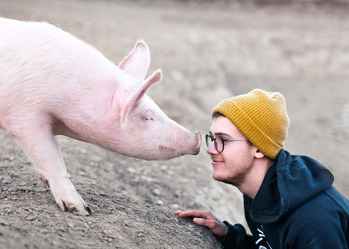 “What’s Something Subtle That Instantly Gives You Bad Vibes About Someone?” (40 Answers) “What’s Something Subtle That Instantly Gives You Bad Vibes About Someone?” (40 Answers)