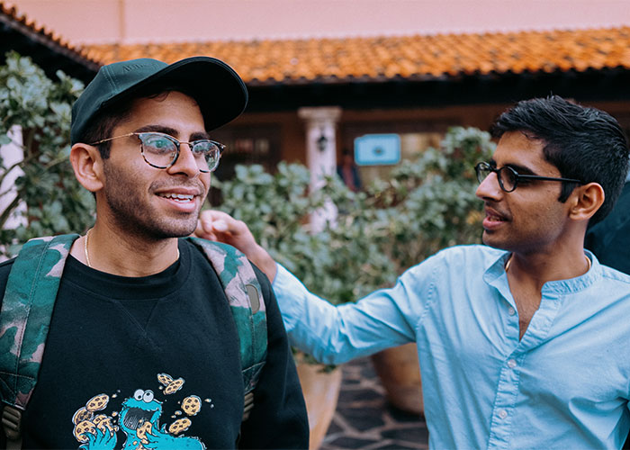 “What’s Something Subtle That Instantly Gives You Bad Vibes About Someone?” (40 Answers) “What’s Something Subtle That Instantly Gives You Bad Vibes About Someone?” (40 Answers)