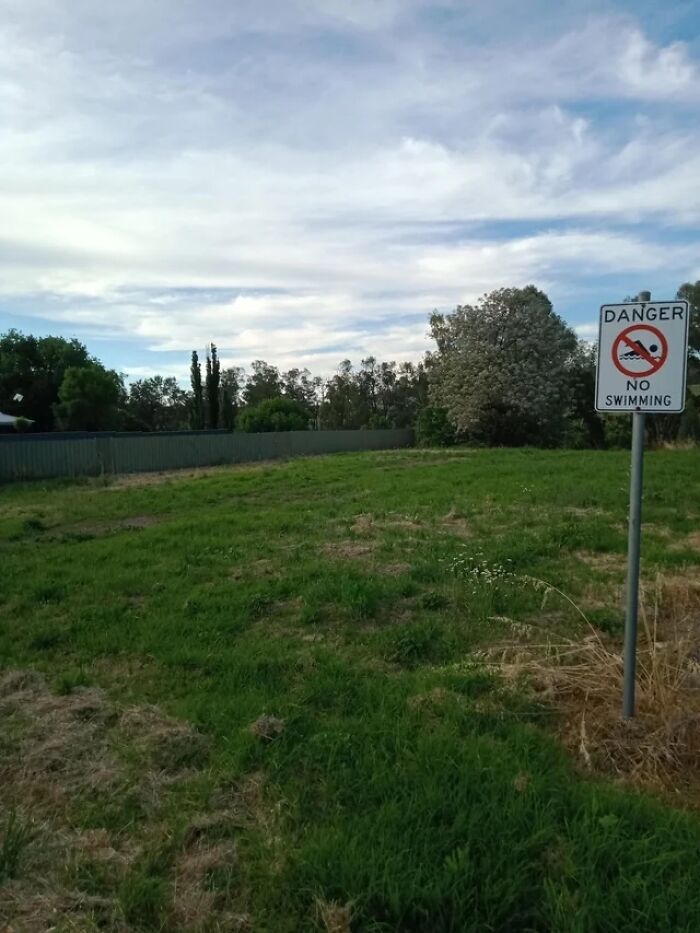 These 45 Signs Are As Useful As A Chocolate Teapot And People Couldn’t Resist Sharing Them These 45 Signs Are As Useful As A Chocolate Teapot And People Couldn’t Resist Sharing Them