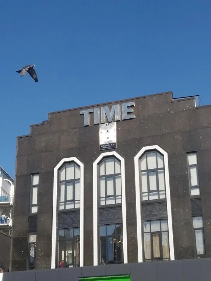 These 45 Signs Are As Useful As A Chocolate Teapot And People Couldn’t Resist Sharing Them These 45 Signs Are As Useful As A Chocolate Teapot And People Couldn’t Resist Sharing Them