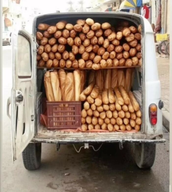 “Baguettes In Unusual Places”: 40 Confusing And Amusing Pics “Baguettes In Unusual Places”: 40 Confusing And Amusing Pics