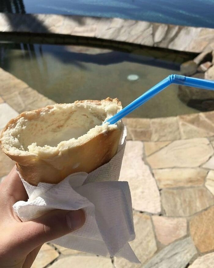 “Baguettes In Unusual Places”: 40 Confusing And Amusing Pics “Baguettes In Unusual Places”: 40 Confusing And Amusing Pics