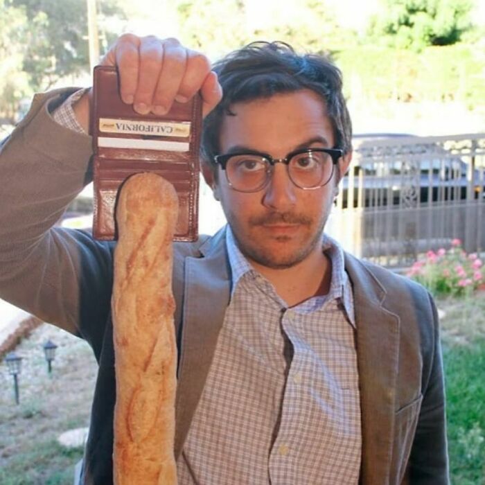 “Baguettes In Unusual Places”: 40 Confusing And Amusing Pics “Baguettes In Unusual Places”: 40 Confusing And Amusing Pics