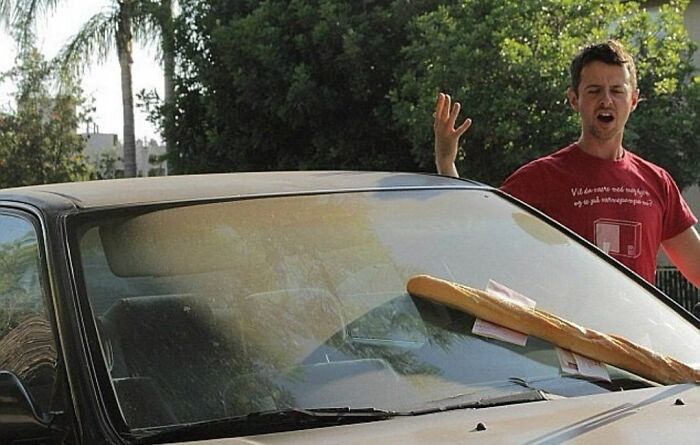 “Baguettes In Unusual Places”: 40 Confusing And Amusing Pics “Baguettes In Unusual Places”: 40 Confusing And Amusing Pics