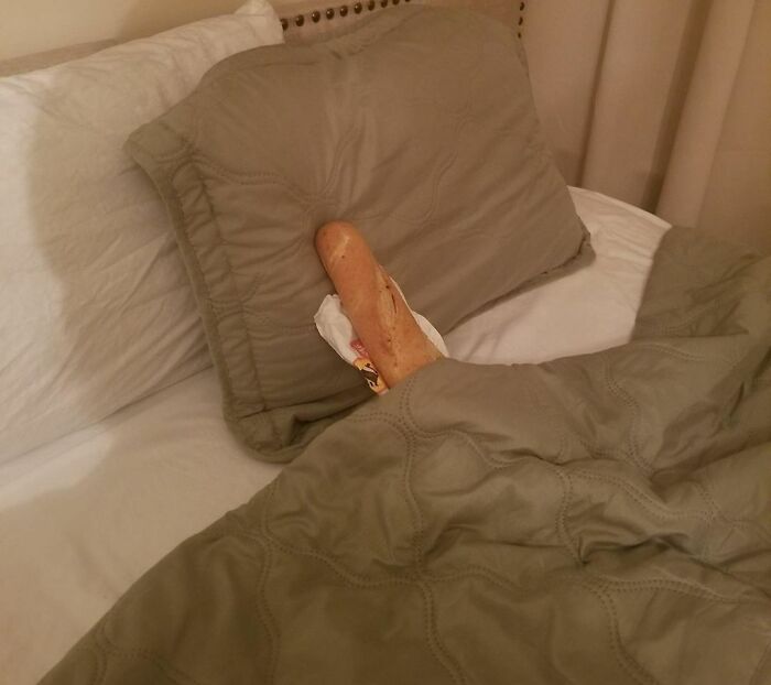 “Baguettes In Unusual Places”: 40 Confusing And Amusing Pics “Baguettes In Unusual Places”: 40 Confusing And Amusing Pics