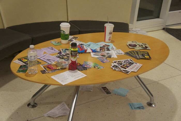 30 People Answer “What’s A Dead Giveaway That Someone Is A [Bad Person]?”