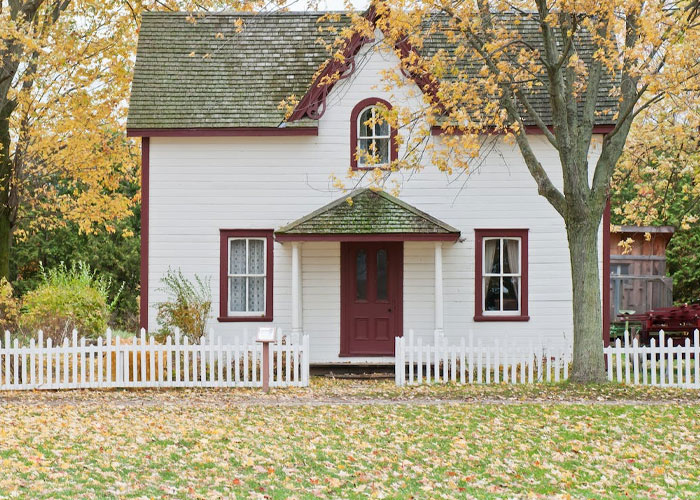 “Study Your Potential Neighbors”: Homeowners Share 40 Things They Wish They Had Known Before Buying Their First Houses “Study Your Potential Neighbors”: Homeowners Share 40 Things They Wish They Had Known Before Buying Their First Houses