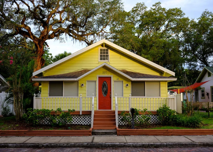 “Study Your Potential Neighbors”: Homeowners Share 40 Things They Wish They Had Known Before Buying Their First Houses “Study Your Potential Neighbors”: Homeowners Share 40 Things They Wish They Had Known Before Buying Their First Houses