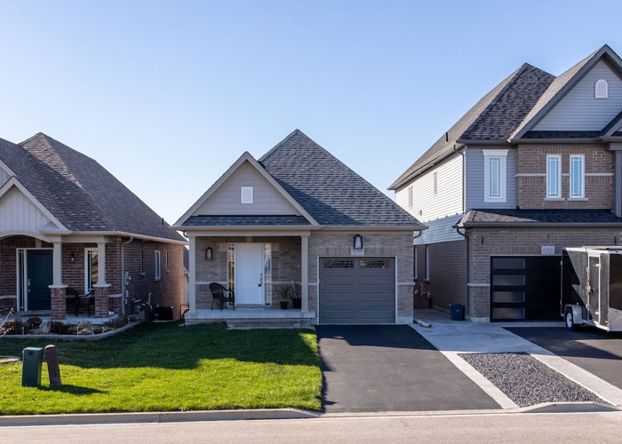 “Study Your Potential Neighbors”: Homeowners Share 40 Things They Wish They Had Known Before Buying Their First Houses “Study Your Potential Neighbors”: Homeowners Share 40 Things They Wish They Had Known Before Buying Their First Houses