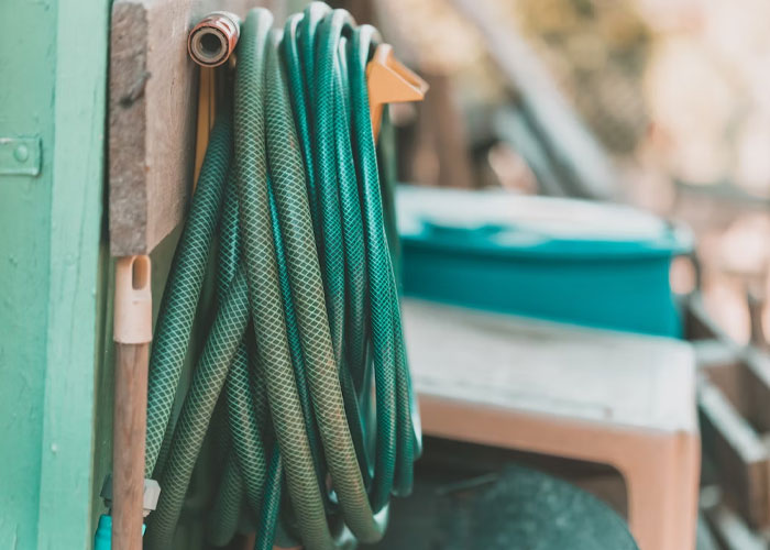 “Study Your Potential Neighbors”: Homeowners Share 40 Things They Wish They Had Known Before Buying Their First Houses “Study Your Potential Neighbors”: Homeowners Share 40 Things They Wish They Had Known Before Buying Their First Houses