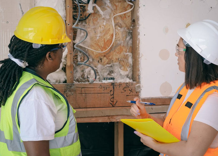 “Study Your Potential Neighbors”: Homeowners Share 40 Things They Wish They Had Known Before Buying Their First Houses “Study Your Potential Neighbors”: Homeowners Share 40 Things They Wish They Had Known Before Buying Their First Houses