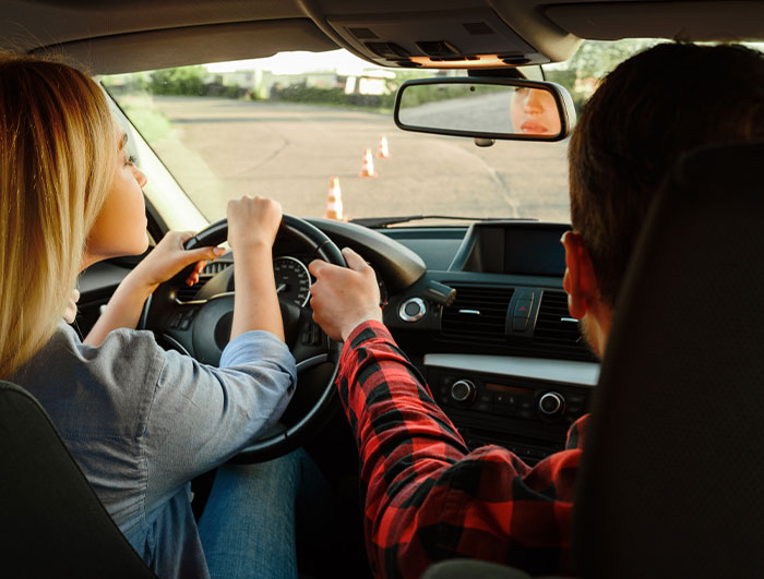 “I See Flashing Lights In My Rearview”: Tailgater Learns His Lesson The Hard Way As It Leads To Police Intervention “I See Flashing Lights In My Rearview”: Tailgater Learns His Lesson The Hard Way As It Leads To Police Intervention