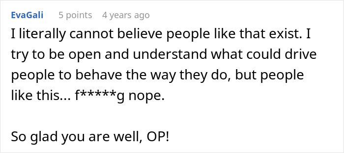 Karen Thinks Her Kid Deserves A Bus Seat More Than A Cancer Patient, Tries To Pull Him Out Of His Seat, Gets Instant Karma Karen Thinks Her Kid Deserves A Bus Seat More Than A Cancer Patient, Tries To Pull Him Out Of His Seat, Gets Instant Karma