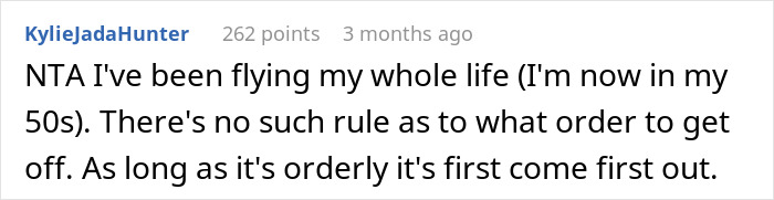 Airplane Passenger Who Cut In Line To Exit The Plane Gets Schooled By Other Passenger, Seeks Backup Online, Gets Schooled Some More Airplane Passenger Who Cut In Line To Exit The Plane Gets Schooled By Other Passenger, Seeks Backup Online, Gets Schooled Some More