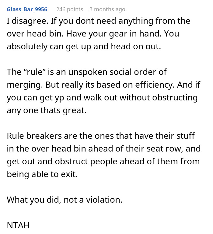 Airplane Passenger Who Cut In Line To Exit The Plane Gets Schooled By Other Passenger, Seeks Backup Online, Gets Schooled Some More Airplane Passenger Who Cut In Line To Exit The Plane Gets Schooled By Other Passenger, Seeks Backup Online, Gets Schooled Some More