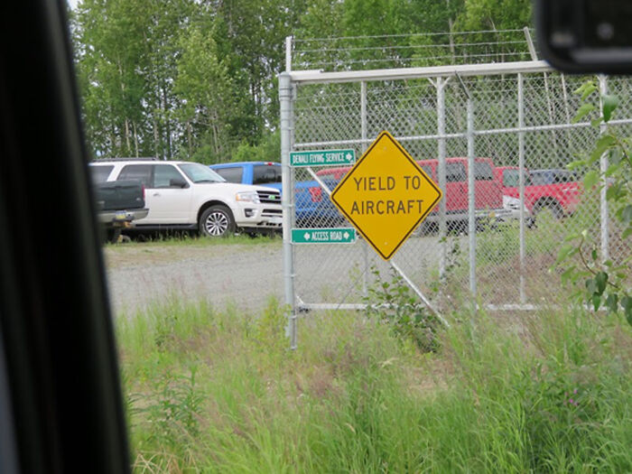 Hey Pandas, Post A Picture Of Something You Saw While Driving That May Give Us A Laugh (Closed) Hey Pandas, Post A Picture Of Something You Saw While Driving That May Give Us A Laugh (Closed)