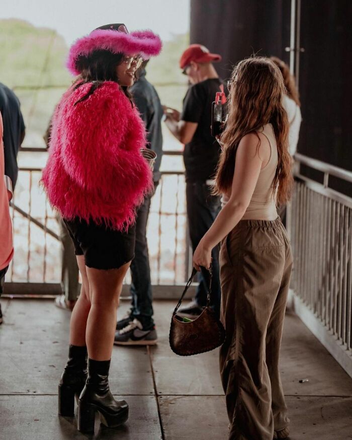 Influencer Gets To Leave Disappointed After Photographers On A Red Carpet Didn&rsquo;t Take Her Picture Despite Her Striking Various Poses