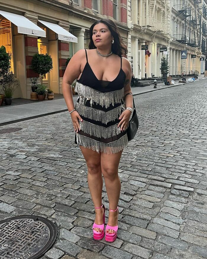 Influencer Gets To Leave Disappointed After Photographers On A Red Carpet Didn&rsquo;t Take Her Picture Despite Her Striking Various Poses