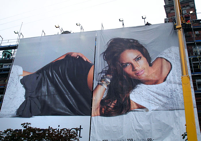 40 Epic Advertising Fails That Probably Should Have Gotten Someone Fired (New Pics)
