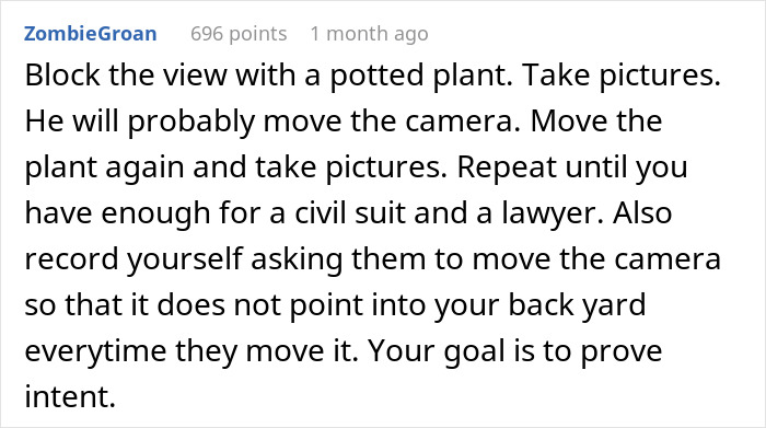 Neighbor Builds A Fence And Puts Up A Camera Facing This Guy’s Yard, People In The Comments Come Up With The Best Solutions Neighbor Builds A Fence And Puts Up A Camera Facing This Guy’s Yard, People In The Comments Come Up With The Best Solutions