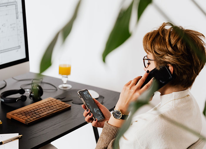 Management Tell Employees They Can’t Use Their Phones After Work, Regret It Almost Immediately Management Tell Employees They Can’t Use Their Phones After Work, Regret It Almost Immediately