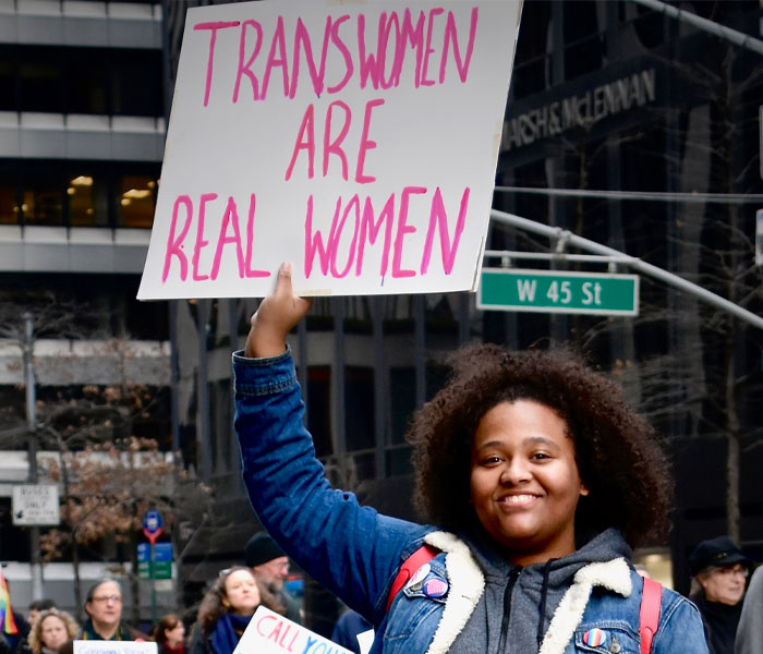 Man Hits On A Woman Without Knowing She’s Trans, She Shuts Him Down In A Brilliant Way Man Hits On A Woman Without Knowing She’s Trans, She Shuts Him Down In A Brilliant Way