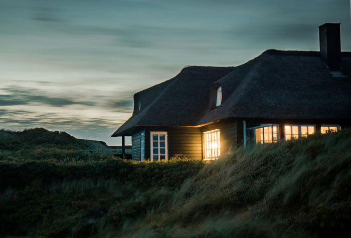 Teen Tells Dad He’ll Leave The House If He Won’t Stop Bringing Random Men Over