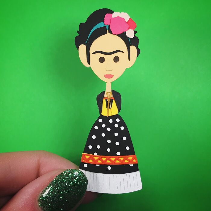 I’ve Been Making Frida Kahlo Out Of Paper Since 2015, And Here Is My Artistic Progression