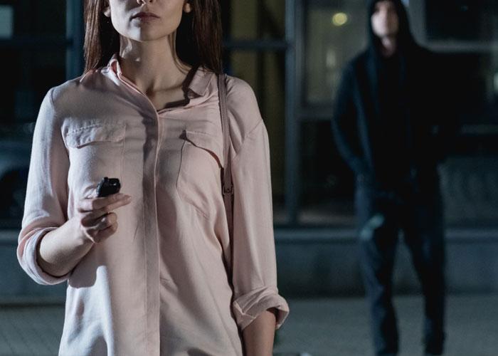 “He Assured Me He’d Protect Me”: Man, Obsessed With Being A Hero, Goes Off On GF For Ruining His Moment When Faced With Knife-Wielding Attacker “He Assured Me He’d Protect Me”: Man, Obsessed With Being A Hero, Goes Off On GF For Ruining His Moment When Faced With Knife-Wielding Attacker