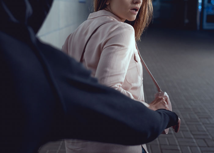 “He Assured Me He’d Protect Me”: Man, Obsessed With Being A Hero, Goes Off On GF For Ruining His Moment When Faced With Knife-Wielding Attacker “He Assured Me He’d Protect Me”: Man, Obsessed With Being A Hero, Goes Off On GF For Ruining His Moment When Faced With Knife-Wielding Attacker