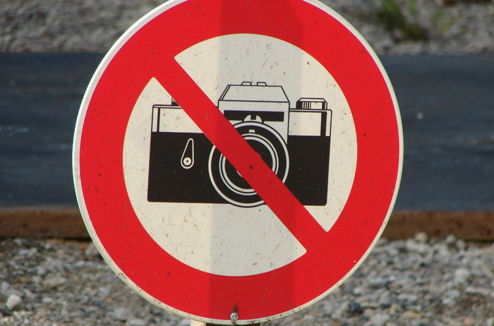 &ldquo;[Am I The Jerk] For Accessing My Dad&rsquo;s Phone And Deleting A Picture Of Me?&rdquo;