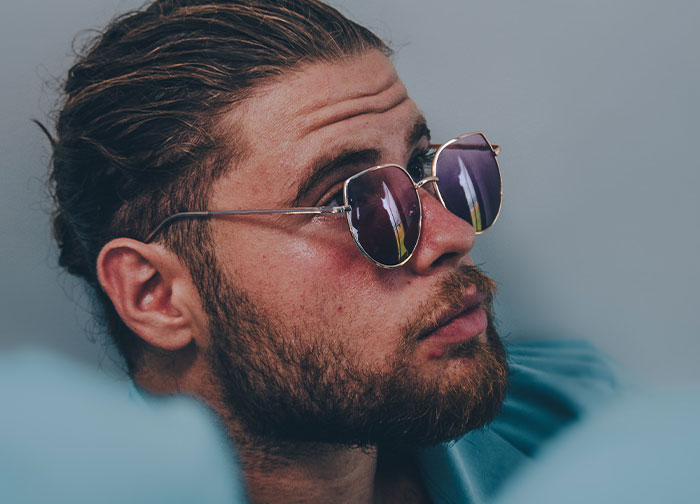 Mom Demands Her Whole Family Be Upgraded To First Class, Forcing 13-Year-Old To Give Up His Seat, But Gets Deplaned Instead Mom Demands Her Whole Family Be Upgraded To First Class, Forcing 13-Year-Old To Give Up His Seat, But Gets Deplaned Instead